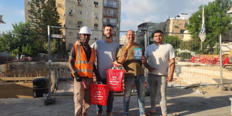 קבוצת אשטרום מפנקת את העובדים והעובדות בשטח עם 'אוטו גלידה'