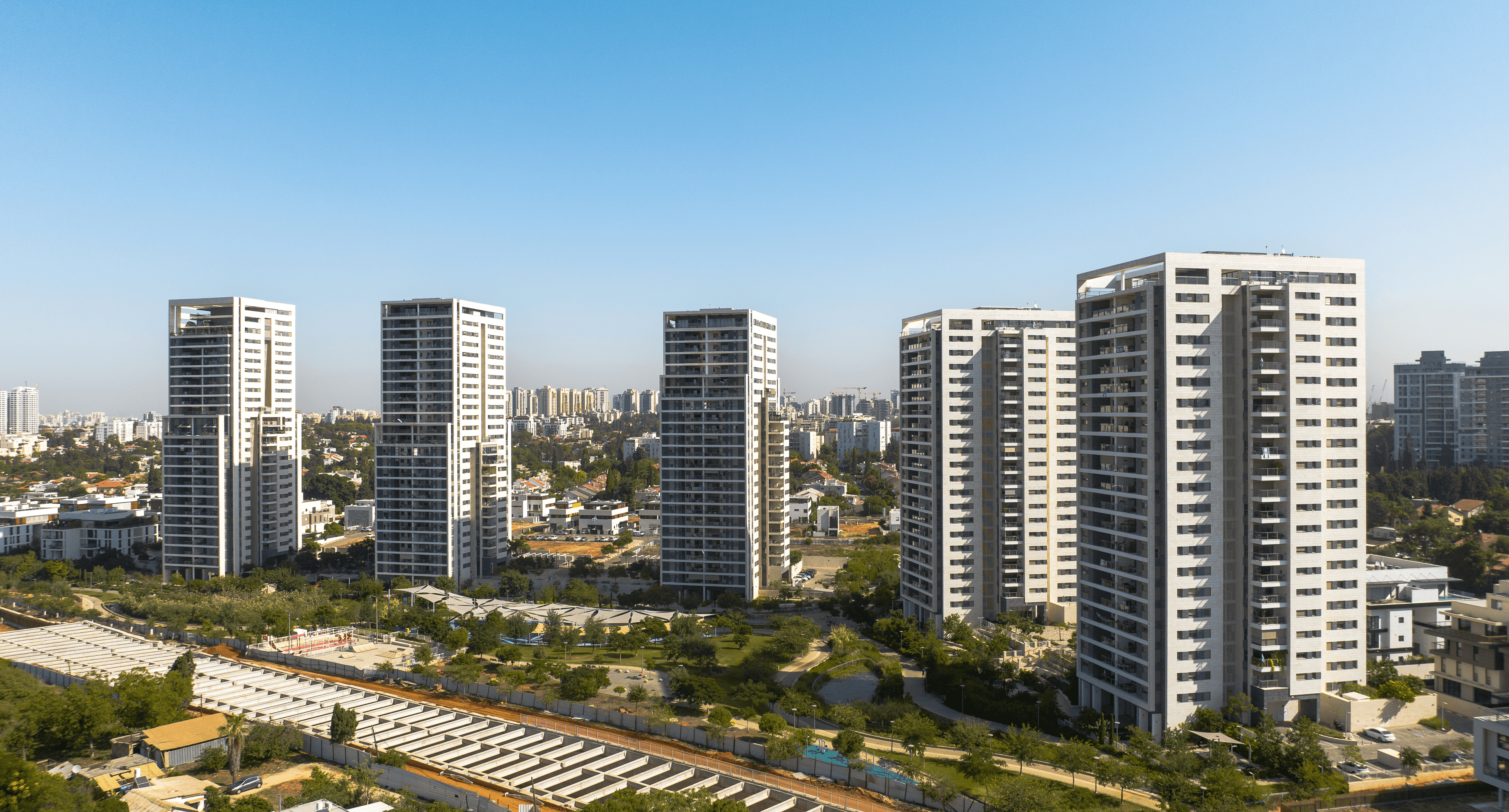 בניינים בשכונת קריניצי החדשה Buildings in the New Krinitzi Neighborhood