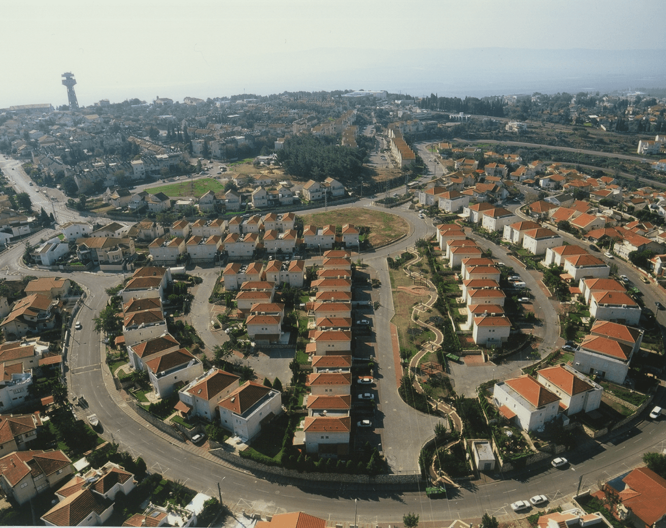 שכונת מגורים בסביבה ירוקה וחדשנית A Residential Neighborhood in a Green and Innovative Environment
