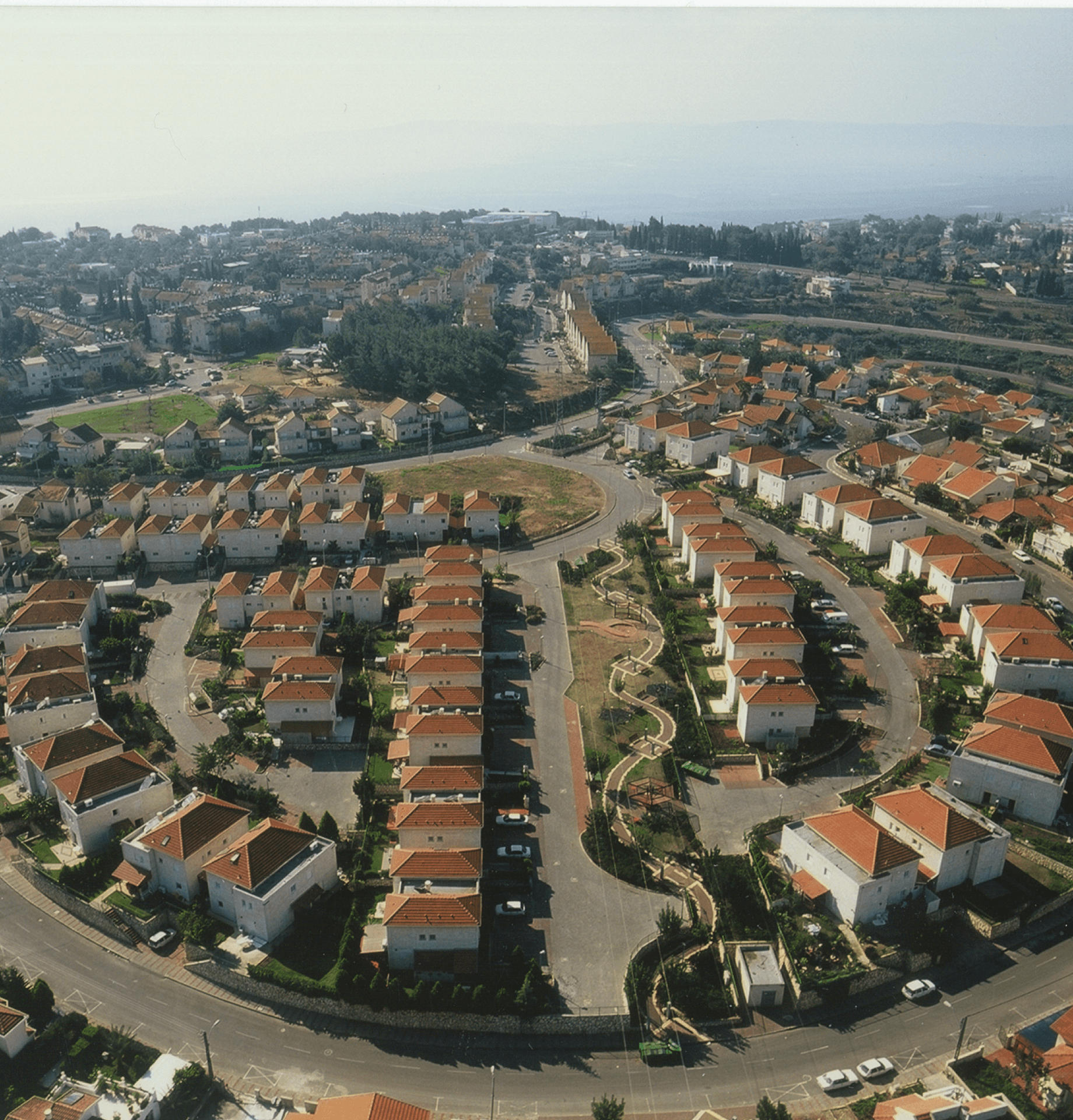 שכונת מגורים בסביבה ירוקה וחדשנית A Residential Neighborhood in a Green and Innovative Environment