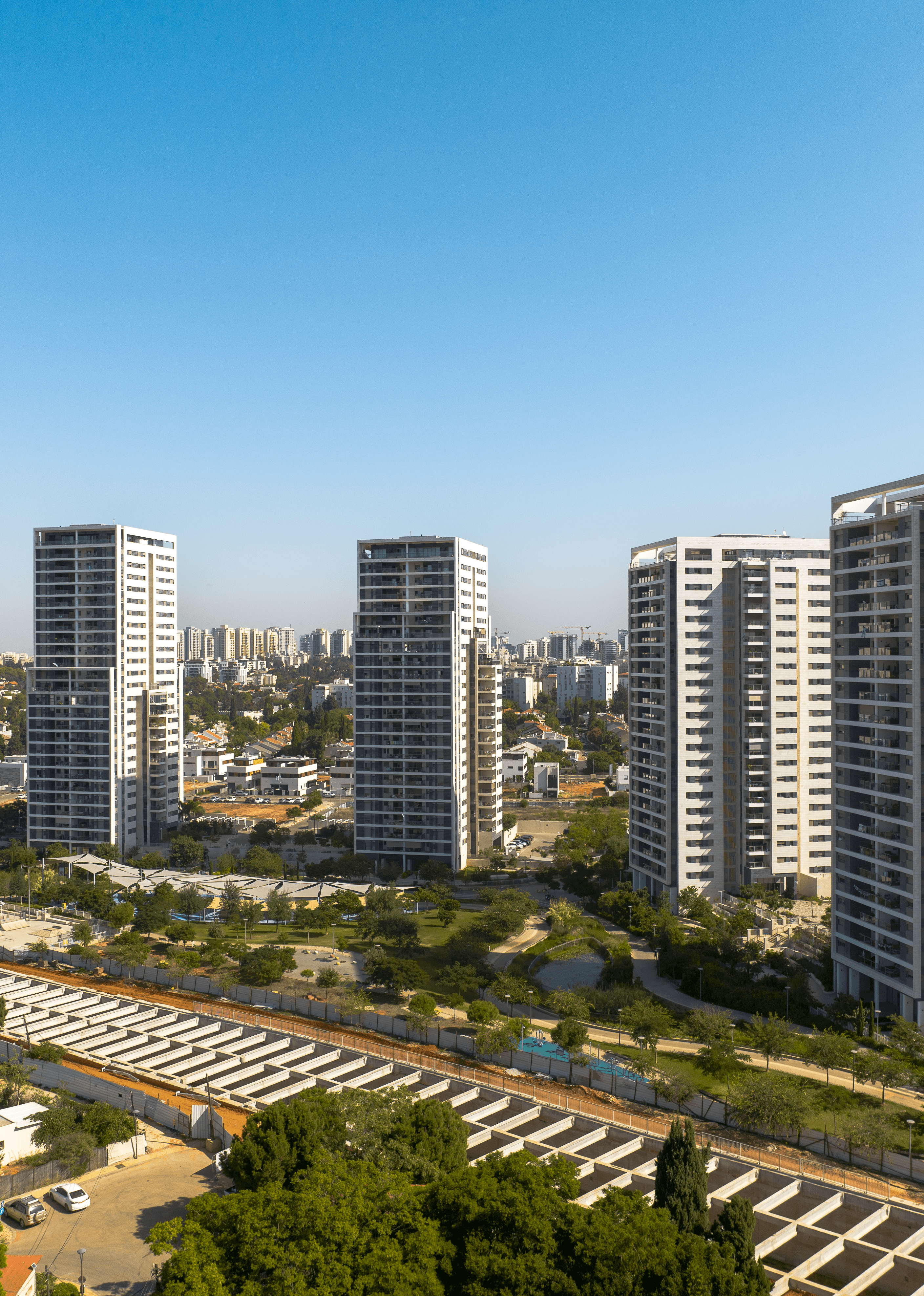 בניינים בשכונת קריניצי החדשה Buildings in the New Krinitzi Neighborhood
