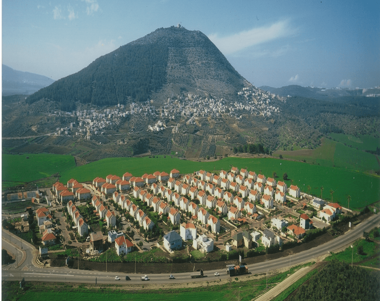 שכונת מגורים בסביבה ירוקה וחדשנית A Residential Neighborhood in a Green and Innovative Environment