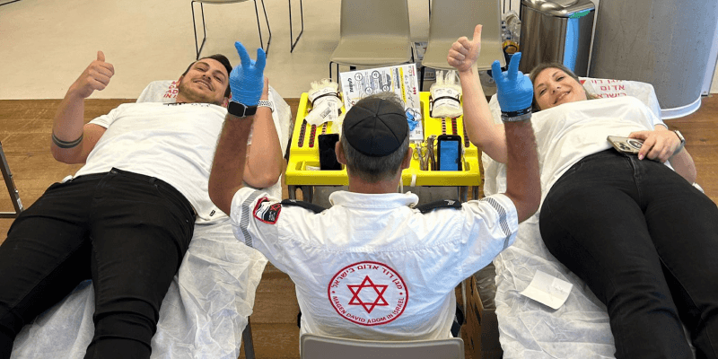 עובדי קבוצת אשטרום תורמים דם Ashtrom Group Employees Donate Blood